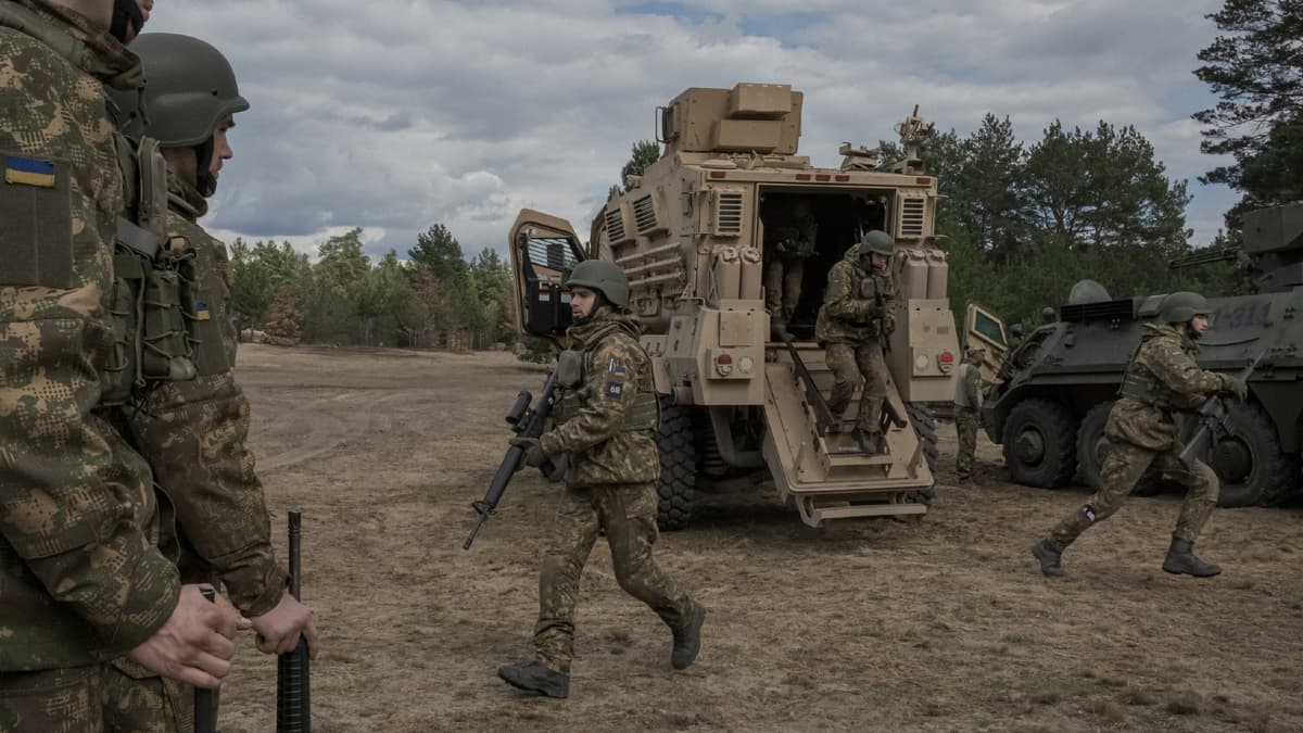 Ukraina qarshi hujumning ilk haftalarida harbiy texnikaning 20 foizini yo‘qotdi - OAV