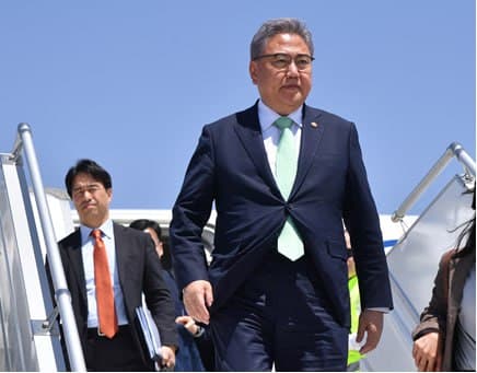 Foreign Minister of South Korea arrives in Tashkent