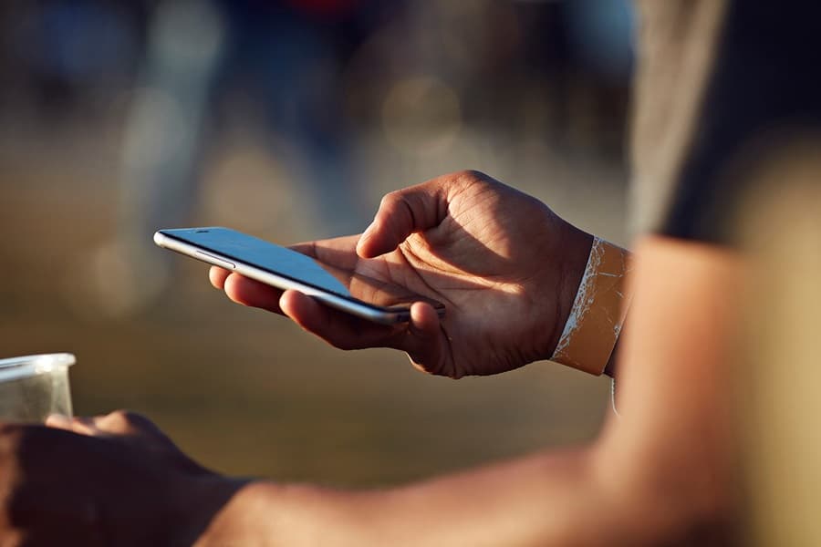 Ijtimoiy tarmoqlardan foydalanishni kuniga 15 daqiqaga kamaytirish immunitetni yaxshilaydi 