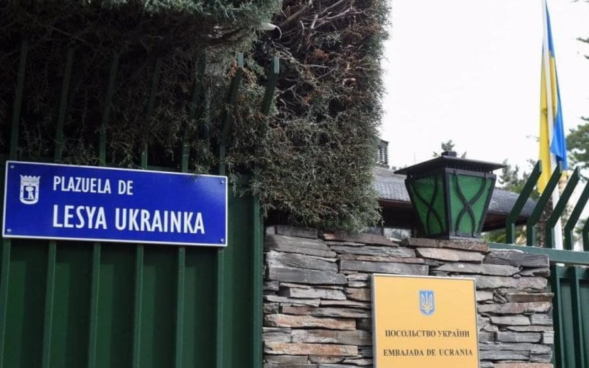 Украина элчихоналарига ҳайвонлар кўзи солинган пакетлар юборилди 