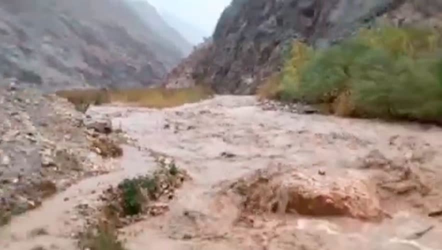 Kuchli yomg‘irlar tufayli Qashqadaryoning tog‘li tumanlarida sel keldi