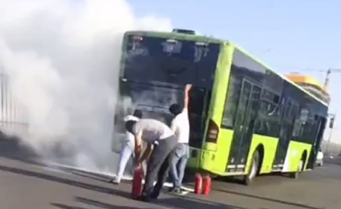 В столице загорелся рейсовый автобус