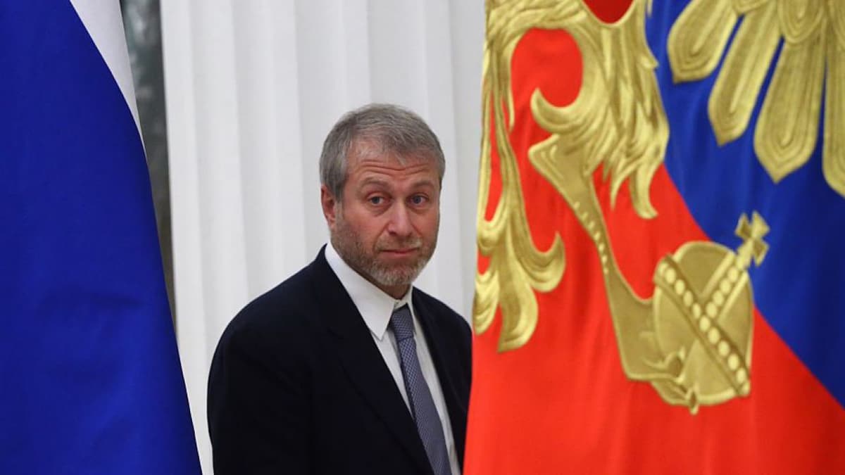 Abramoviç milliardlab dollarni sanksiyalar ta’siridan olib çiqqan bölişi mumkin