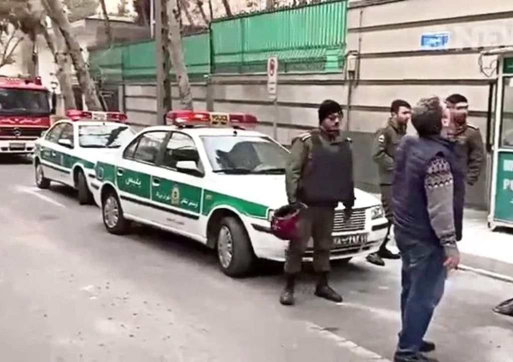 В Тегеране совершено вооруженное нападение на посольство Азербайджана