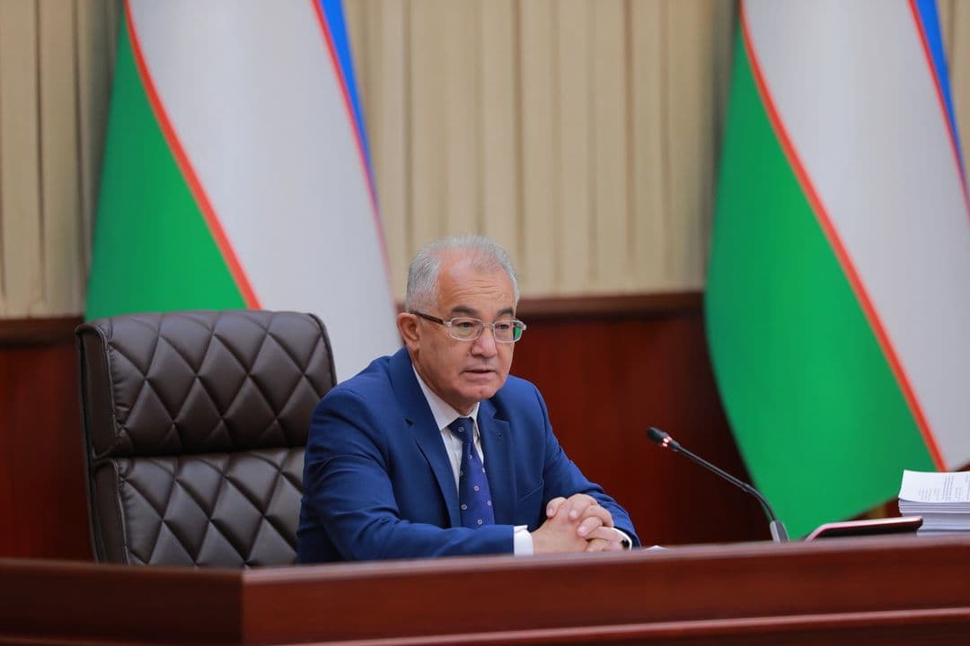 “Қаерда гапираётганингизни, ўрнингизни билинг!” — Акмал Саидов Ҳисоб палатаси раиси ўринбосарига танбеҳ берди