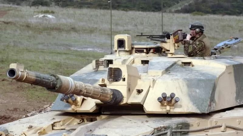 «Қарши ҳужумга ўтиш имконияти». Украинага танклар ва бошқа оғир техникалар берилиши нимани англатади?