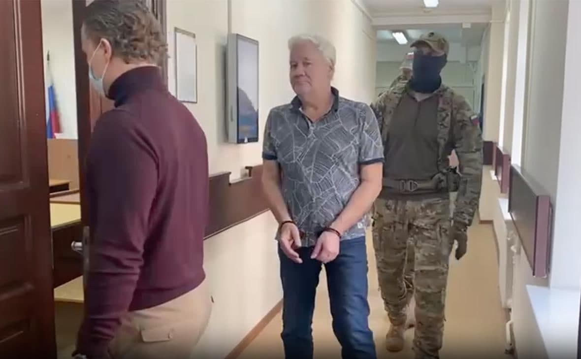 «FSB» Vladivostokdagi AQSh konsulligi sobiq xodimini qo‘lga oldi