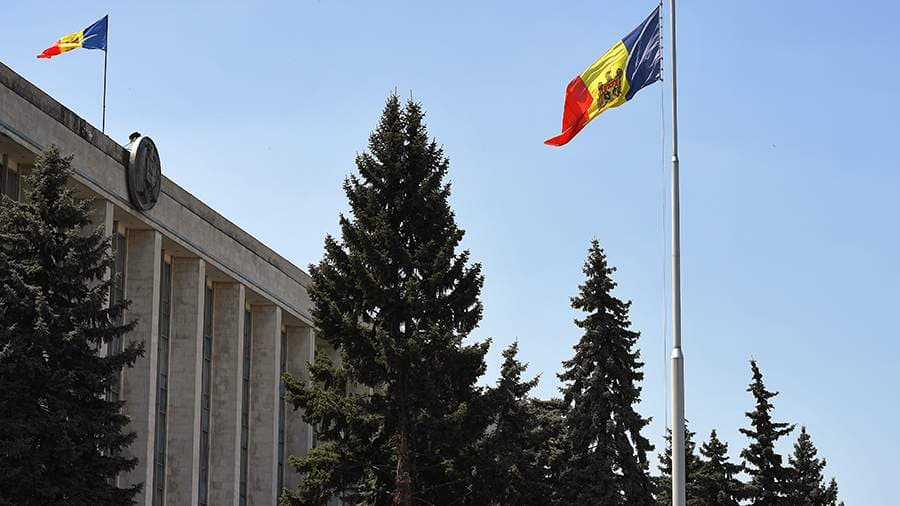 В Молдавии три министра, включая главу МВД, подали в отставку 