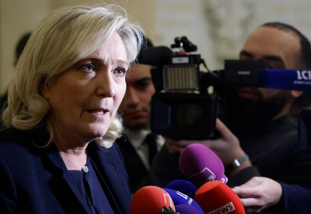 Le Pen Putinning ta’siri haqidagi ayblovlarni rad etdi