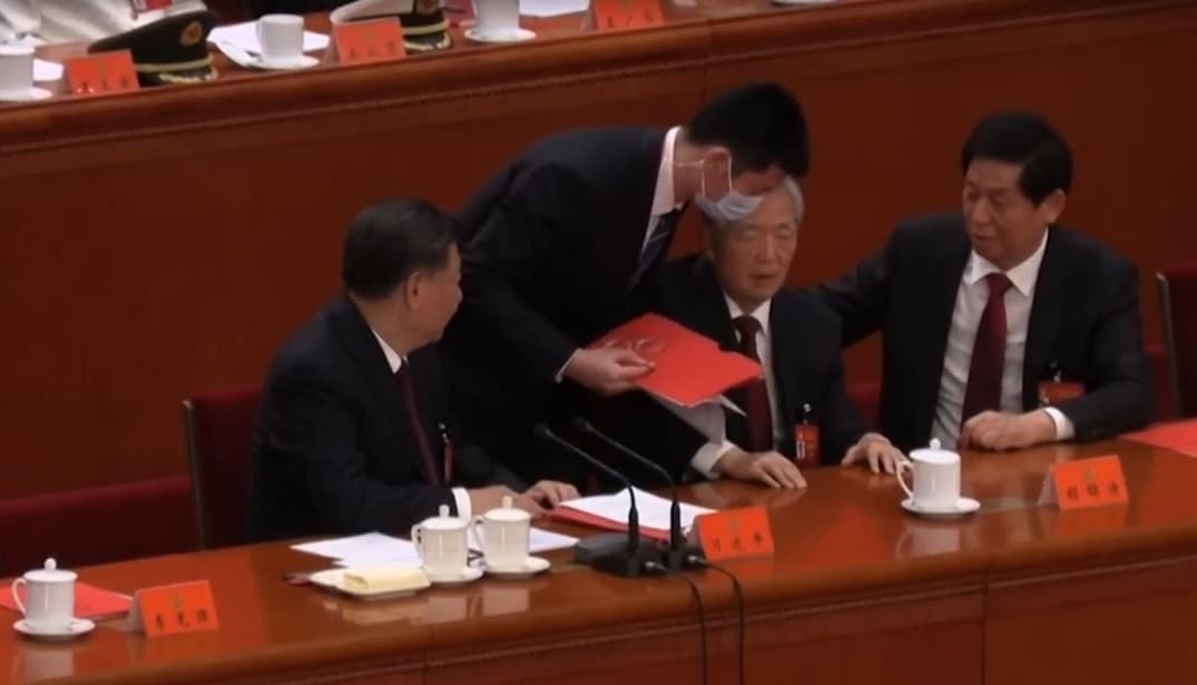 Xitoy sobiq raisining Kommunistik partiya yig‘ilishidan chiqarib yuborilishiga izoh berildi