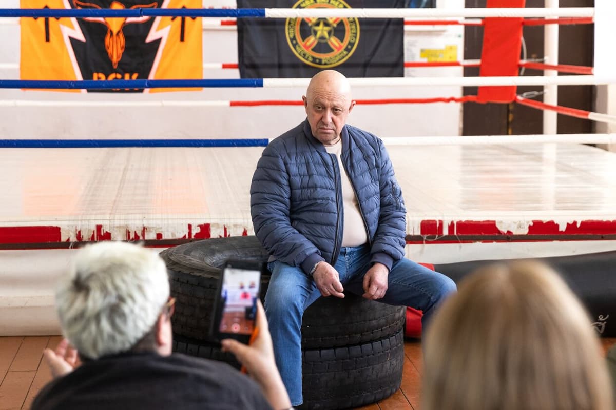 «Счастливый дедушка, атака дронов на Москву и мобилизация»: Пригожин отправился в турне по РФ 