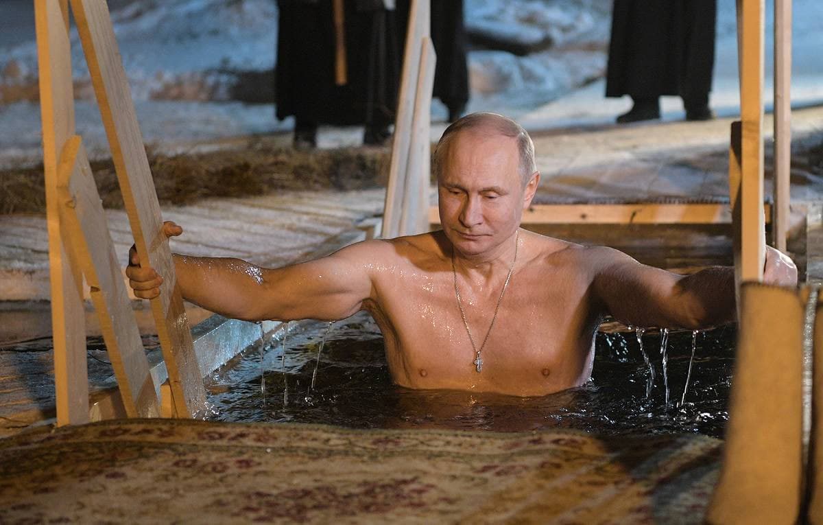 Putin Çöqintiriş bayrami munosabati bilan muz öyiğiga tuşdi