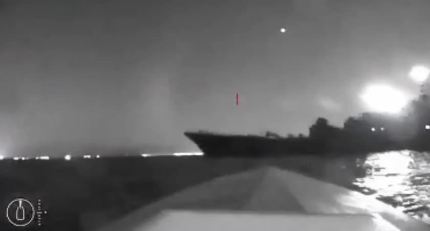 Обнародовано видео атаки морского дрона на десантный корабль «Оленегорский горняк»