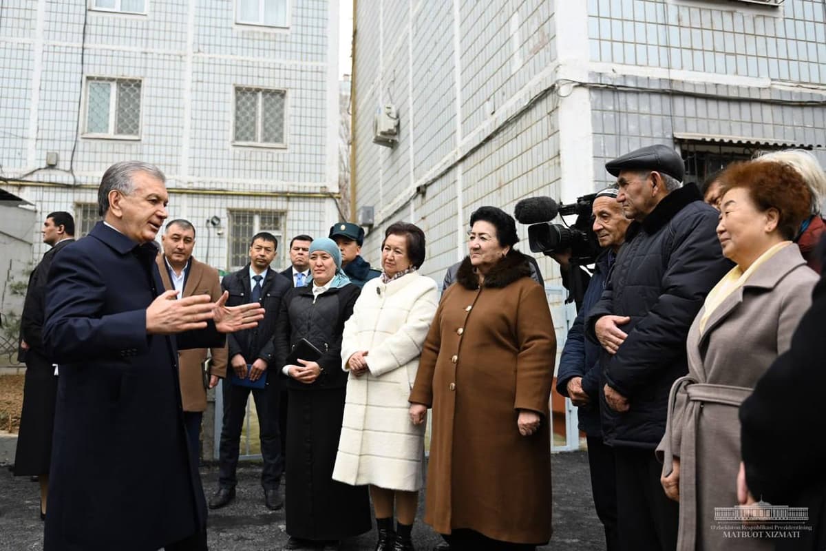 Мирзиёев побеседовал с жителями махалли