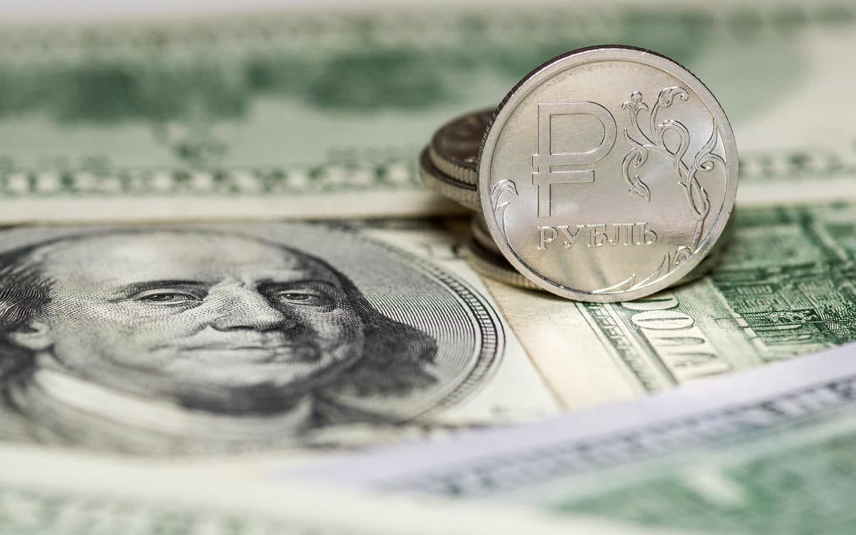 Dollar kursi 16 oy ichida birinchi marta 100 rubldan oshdi