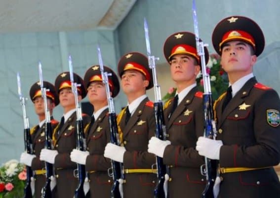 Олий ҳарбий божхона институтида Ватан ҳимоячилари кунига бағишланган маънавий-маърифий тадбир бўлиб ўтди