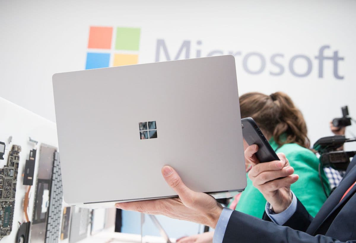 Microsoft MacBook raqobatchisini taqdim etdi