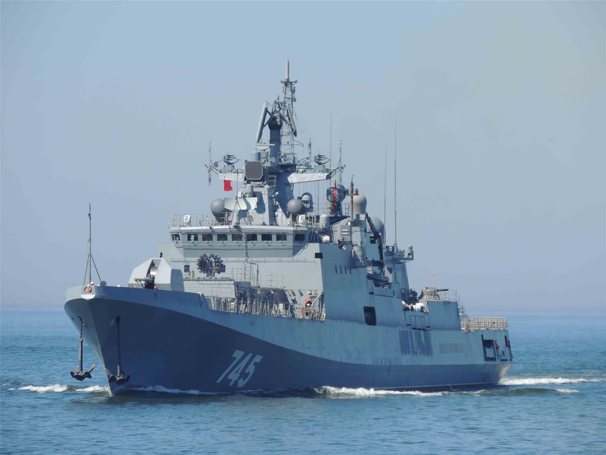 Rossiyaning qanotli raketalar bilan qurollangan fregati Suriya qirg‘oqlari tomon yo‘llandi