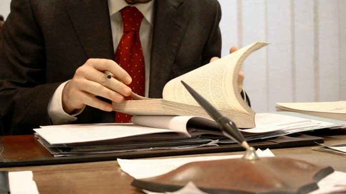 Respublika darajasidagi davlat organlari yuqori malakali mutaxassislarni yuridik xizmatga taklif etadi