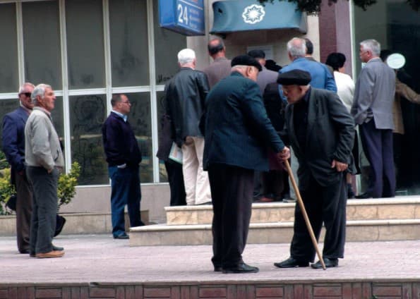 Ozarboyjonda pensiya yoshi oshirildi