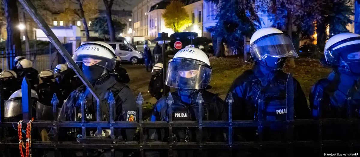 Polşa prezidenti sud mojarosi sabab samolyotini ortga burdi