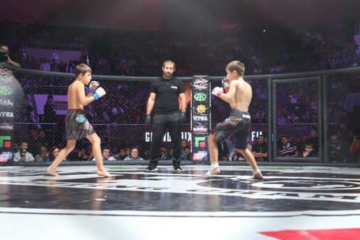 Fedor Yemelyanenko Grozniyda bolalar o‘rtasida qoidasiz janglar o‘tkazilayotganini keskin qoraladi