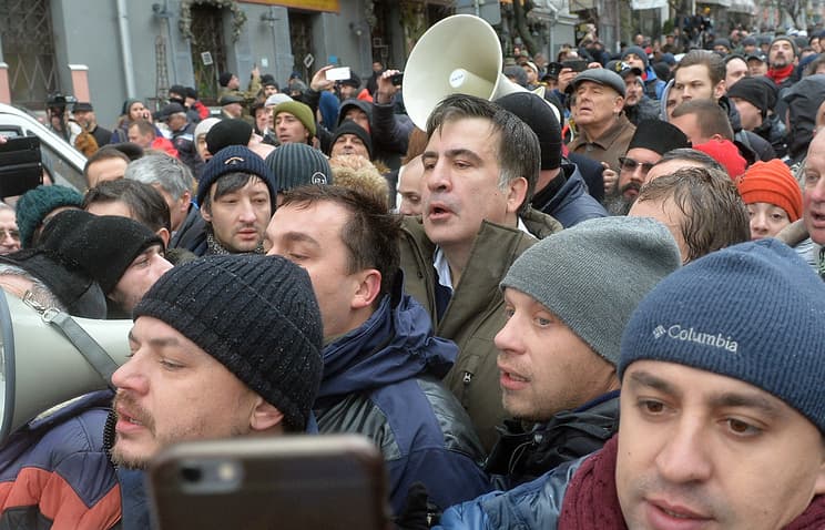 Саакашвили учта модда бўйича айбланмоқда