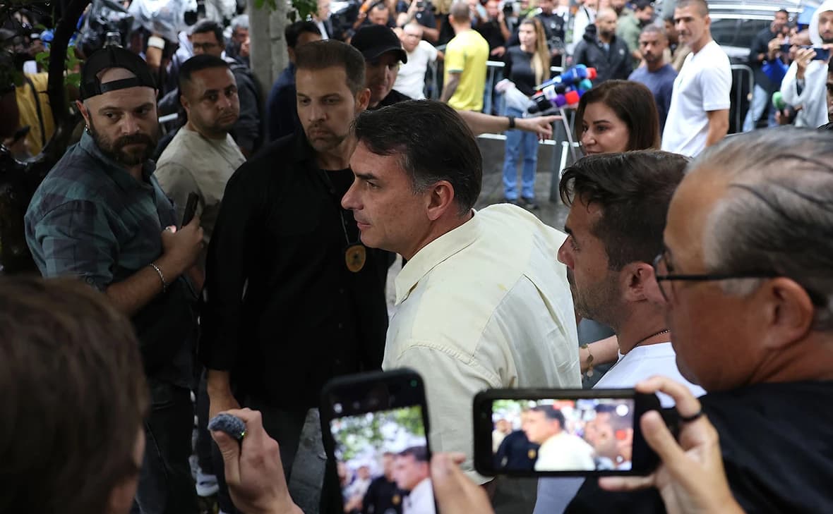 Президентлик сайловида ютқазган Болсонару Бразилиядан АҚШга қочгани айтилди
