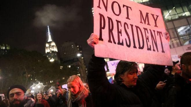 Fotojamlanma: Amerika bo‘ylab Trampga qarshi mitinglar davom etmoqda