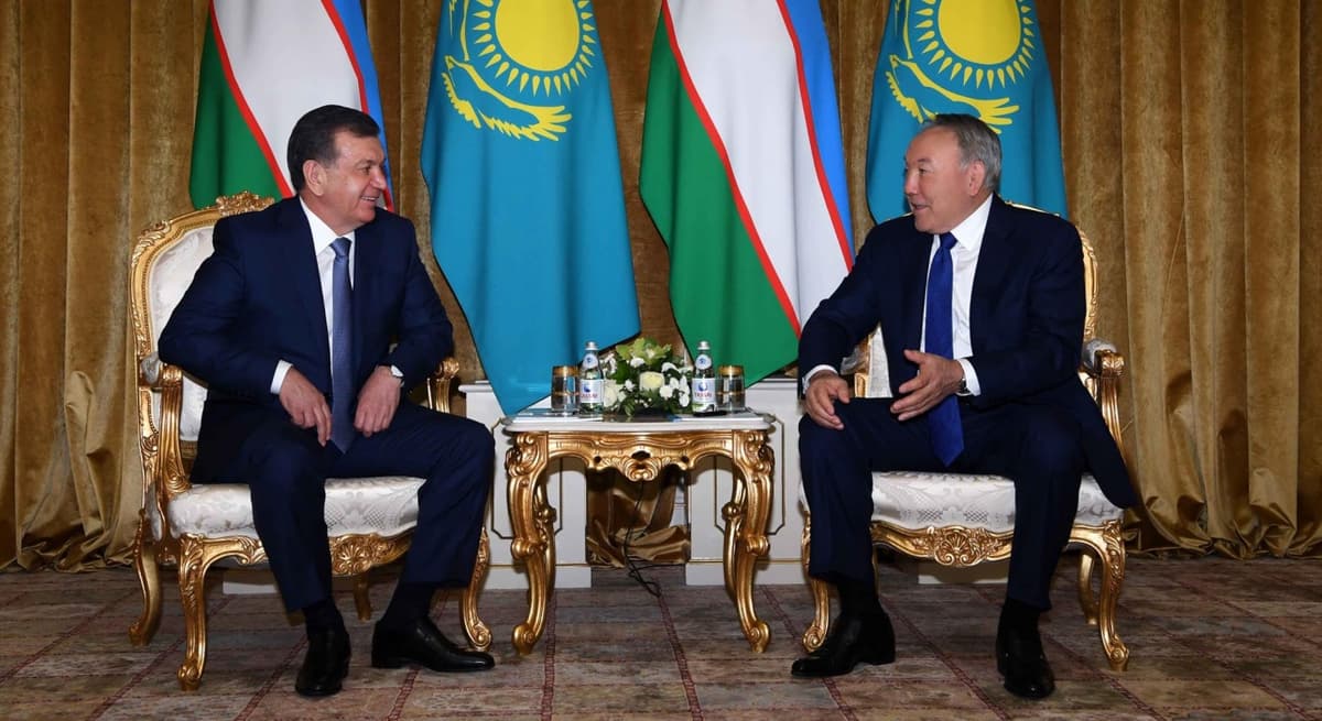 Nazarboyev Mirziyoyevga qo‘ng‘iroq qildi