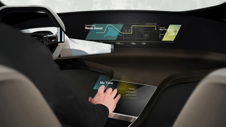 BMW муаллақ турувчи тачскрин ихтиро қилди