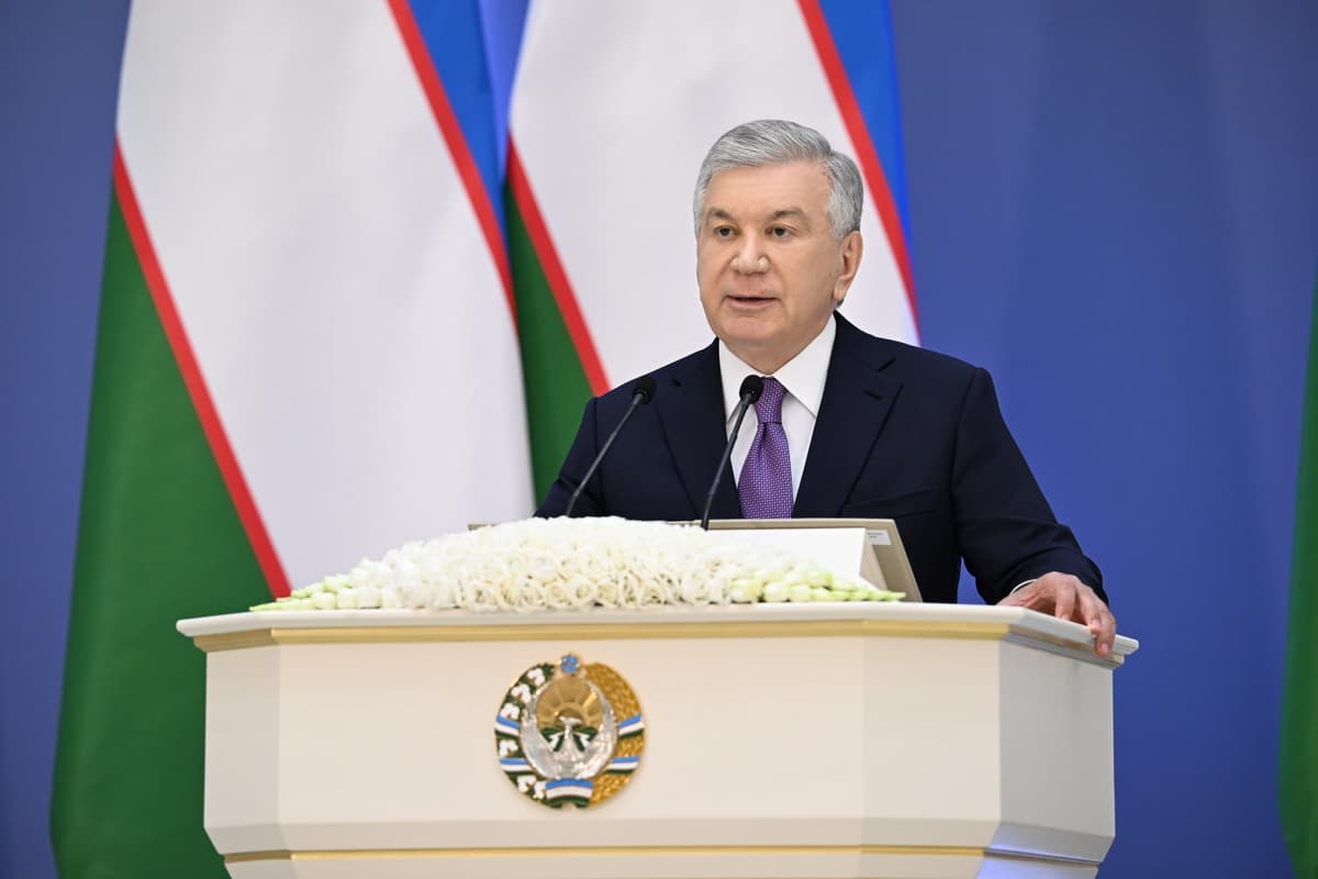 Президент тиббиёт соҳаси вакилларига қўшимча устамалар эълон қилди