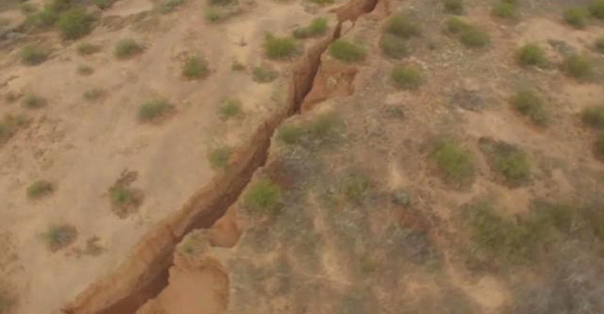 Amerikalik geologlar Arizona shtatidagi ulkan yoriqni videoga oldilar