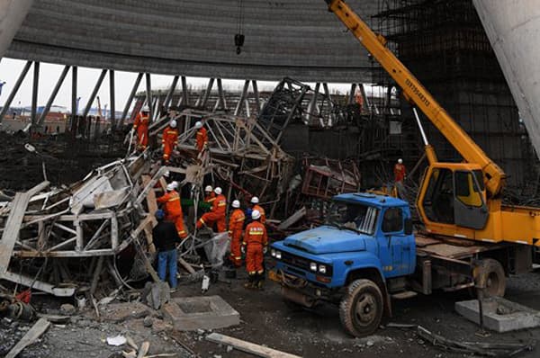Xitoyda qurilayotgan elektrostansiyadagi minoraning qulashi oqibatida 22 kishi halok bo‘ldi