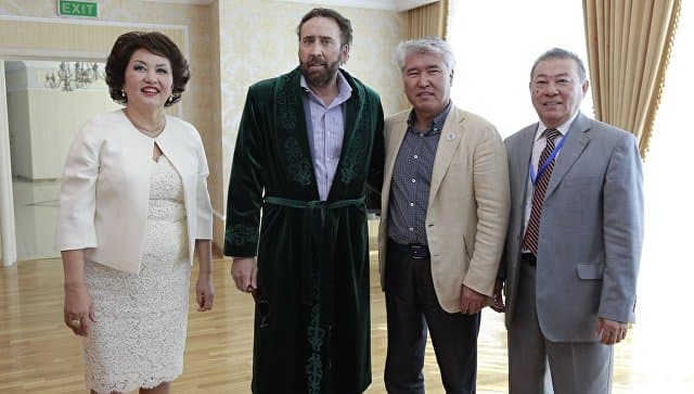 Қозоғистонда барча меҳмонларга чопон беришга қарор қилинди