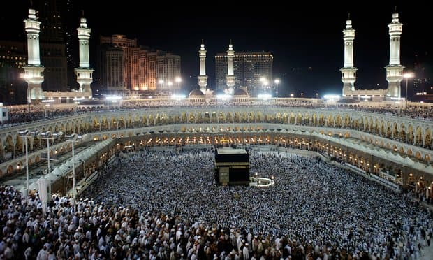 Buyuk Britaniyaning Saudiya Arabistonidagi elchisi islom diniga kirib, haj amalini ado qildi