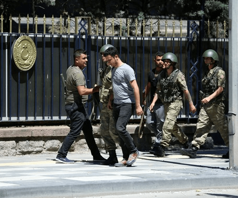 Turkiya bosh shtabidagi davlat to‘ntarishiga uringanlarga qarshi operatsiya yakunlandi