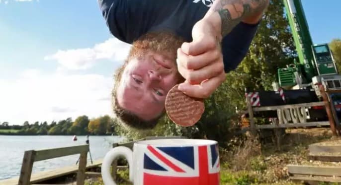 Britaniyalik 70 metr balandlikdan sakrab rekord o‘rnatdi. Biroq eng hayratlanarlisi bu emas...