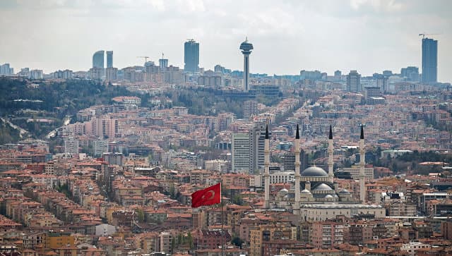 Turkiya suriyalik kurdlarga qarshi harbiy operatsiya boshlashga tayyorligini bildirdi