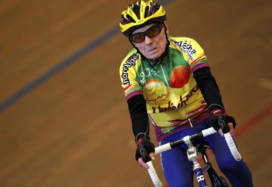 Velosipedchi 105 yoshida yangi rekord o‘rnatdi