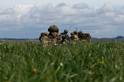 Британиялик ҳарбийлар филларни жангарилардан ҳимоя қилиш учун Габонга юборилади