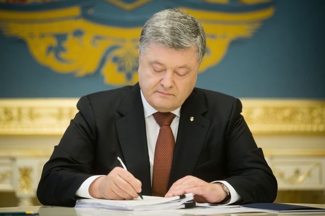 Poroshenko Donbass maqomining muddatini uzaytirdi