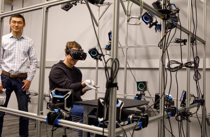 Foto: Tsukerberg Oculus VR virtual reallik laboratoriyasini ko‘rsatdi