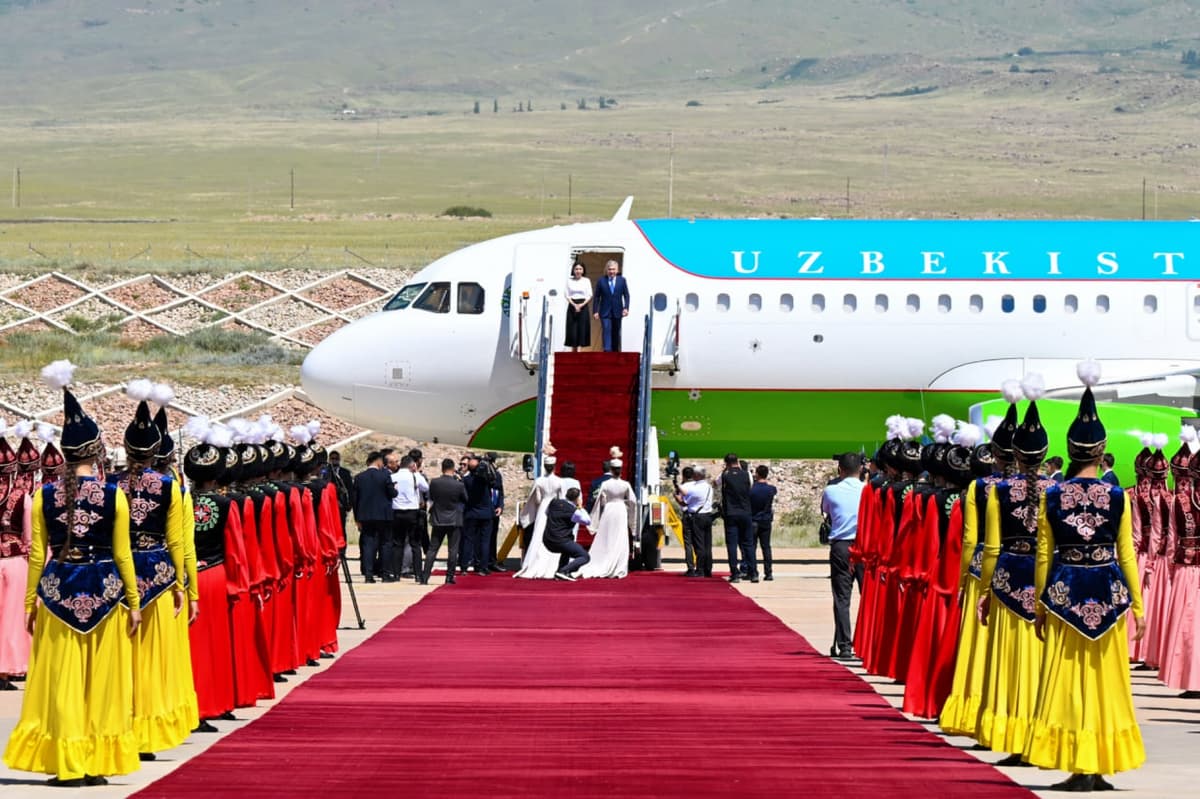 Shavkat Mirziyoyev Cho‘lponota shahriga yetib bordi