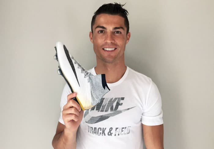 Nike Ronalduga umrbod shartnoma taklif qilmoqchi