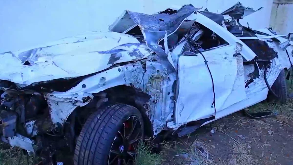 Фарғонада BMW ағдарилиб, ҳайдовчи ҳалок бўлди