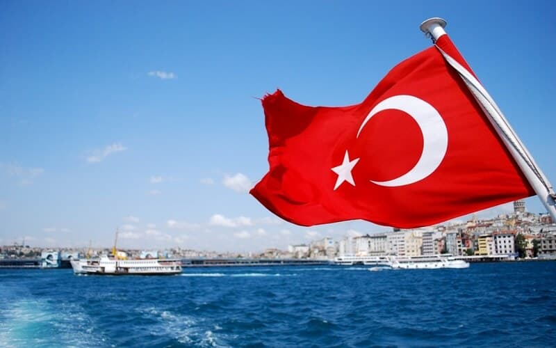 Anqaraning javobi: Turkiya AQSh fuqarolariga noimmigratsion vizalar berishni to‘xtatdi
