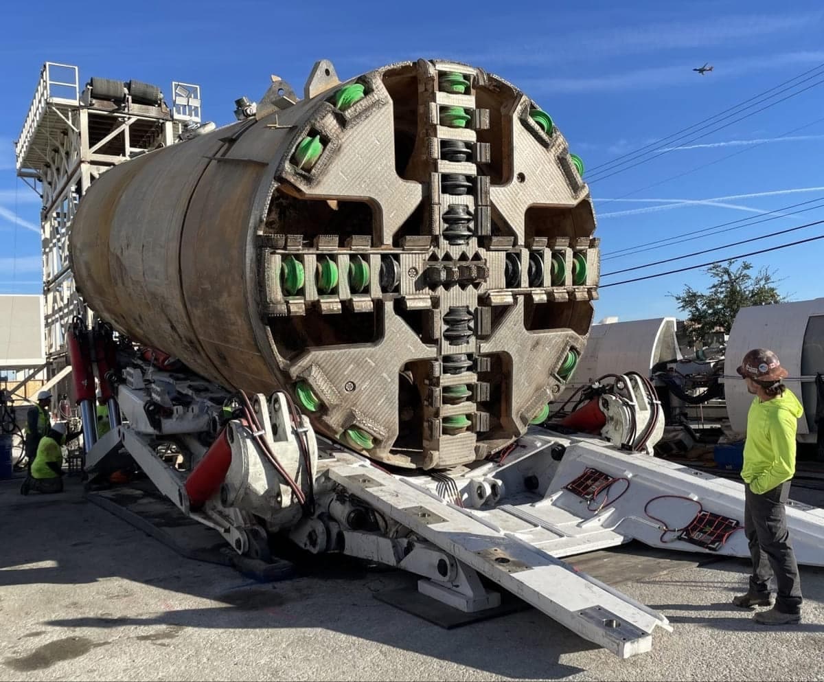 Ilon Mask kompaniyasi Abu-Dabida yerosti transport tarmoğini qurişi mumkin