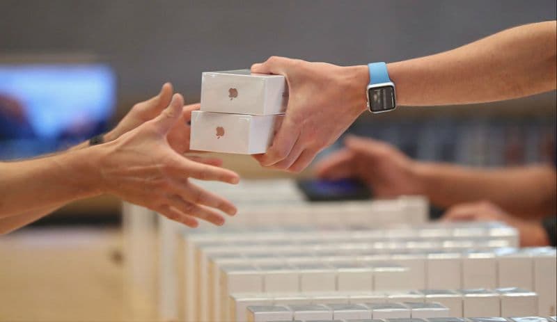 Stiv Voznyak iPhone’ning yuqori narxiga nima sabab ekani haqida gapirdi