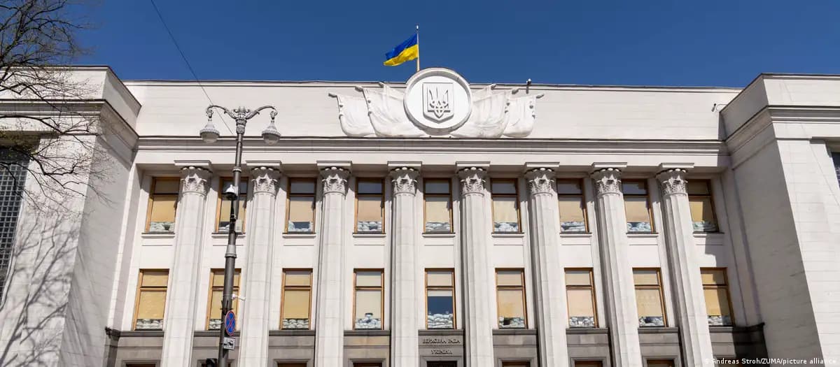 Украина бюджетида 23 млрд евролик мудофаа тақчиллиги юзага келди
